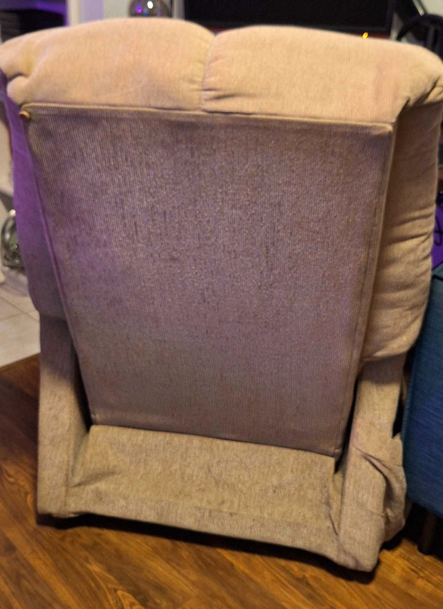 Cozy Beige Recliner - photo 4