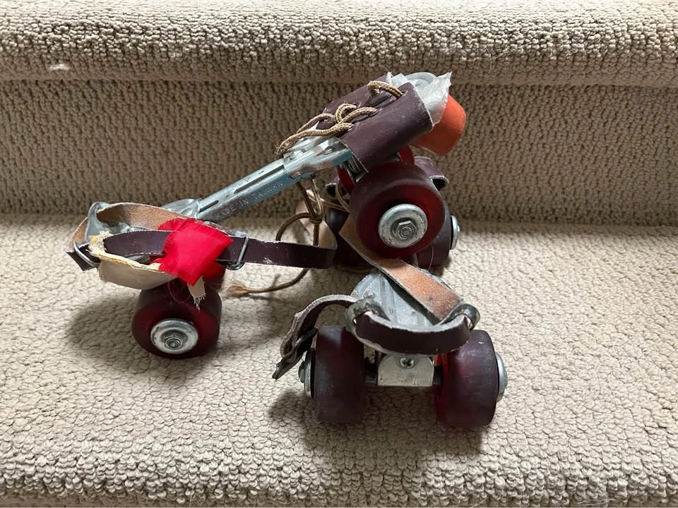 VINTAGE ROLLERSKATES - $100 - photo 2