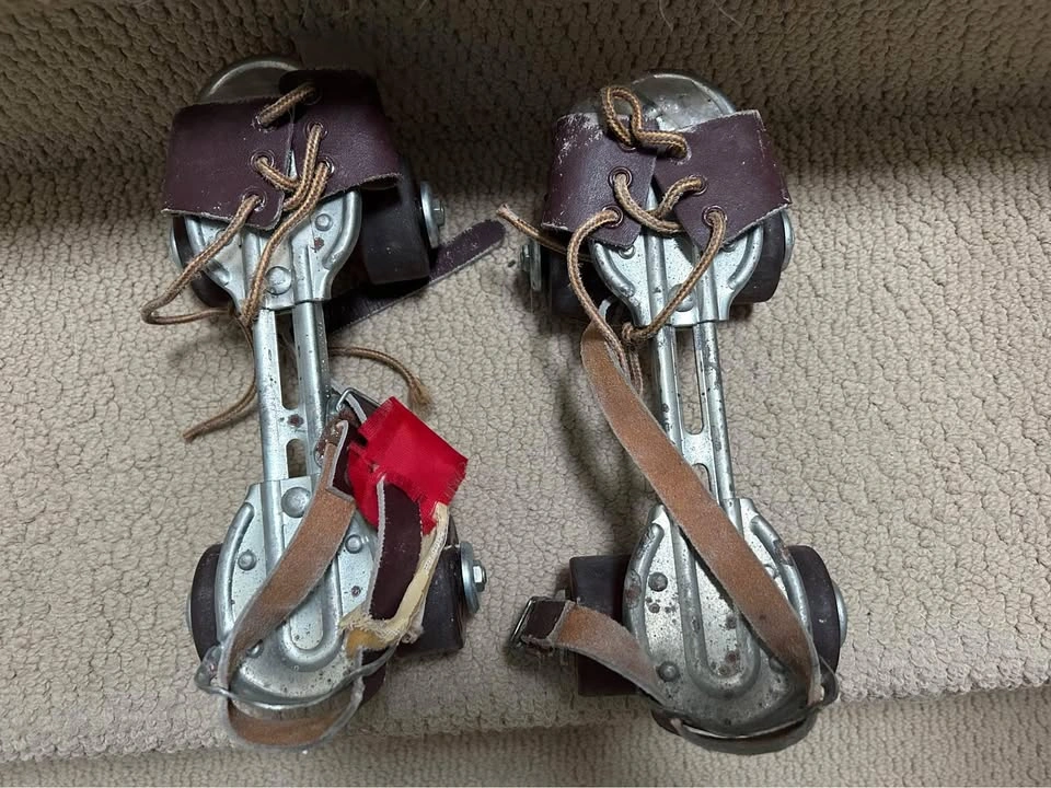 VINTAGE ROLLERSKATES - $100 - photo 3