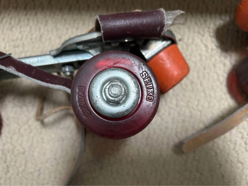 VINTAGE ROLLERSKATES - $100 - photo 4