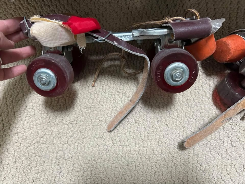 VINTAGE ROLLERSKATES - $100 - photo 5