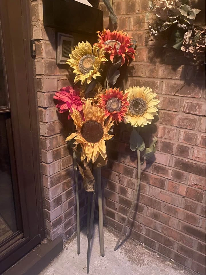 Large lifesize Fall sunflower Floral Bundles $15 ea - photo 2