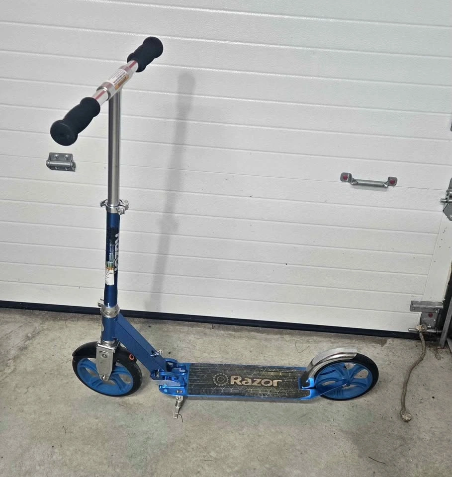 Razor A5 Lux Scooter - Blue