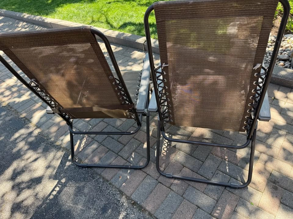 Pair of Zero Gravity Lounge Chairs - photo 3