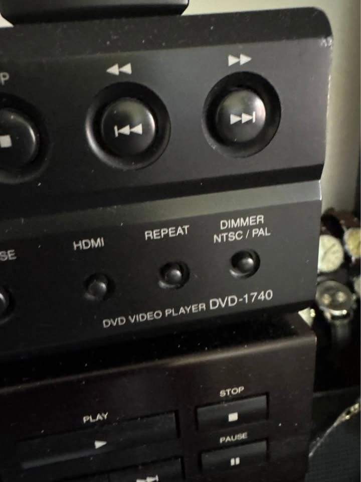 Denon DVD-1740 DVD/CD Player – Excellent Condition. (NO remote) - photo 4