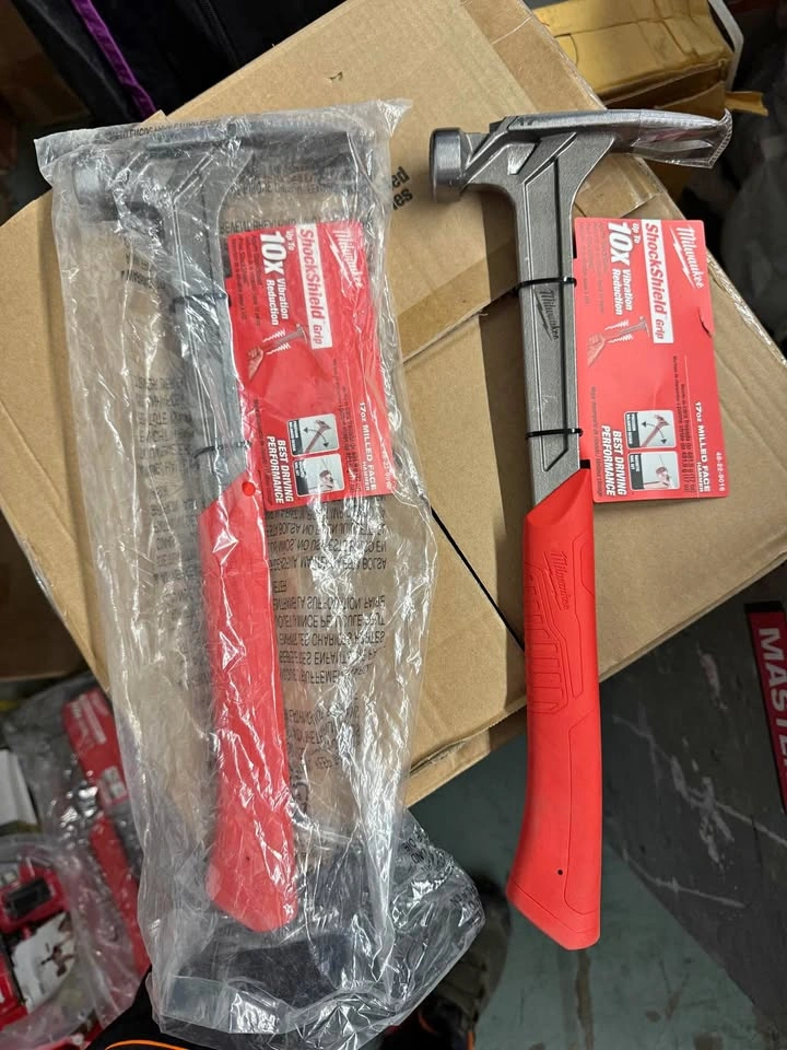 Milwaukee 17 oz Hammer
