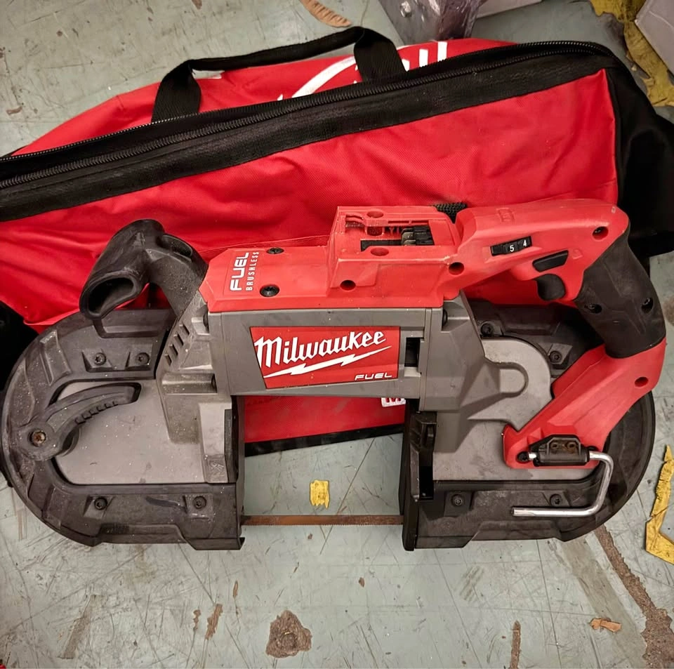 Milwaukee Deep Cut Band Saw