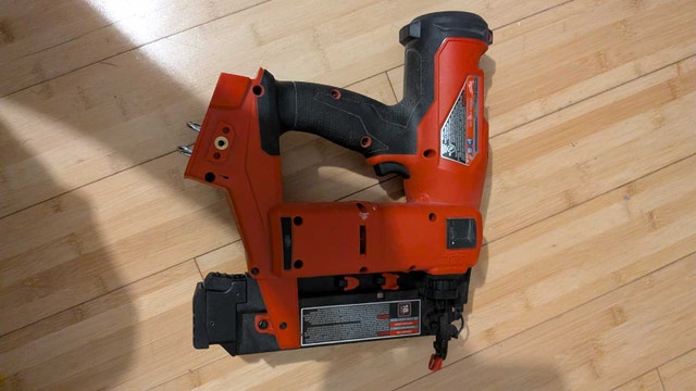 Milwaukee M18 18g Brad Nailer - photo 2