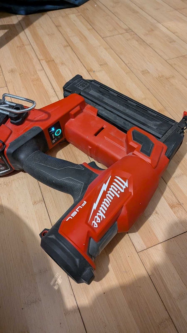 Milwaukee M18 18g Brad Nailer - photo 3
