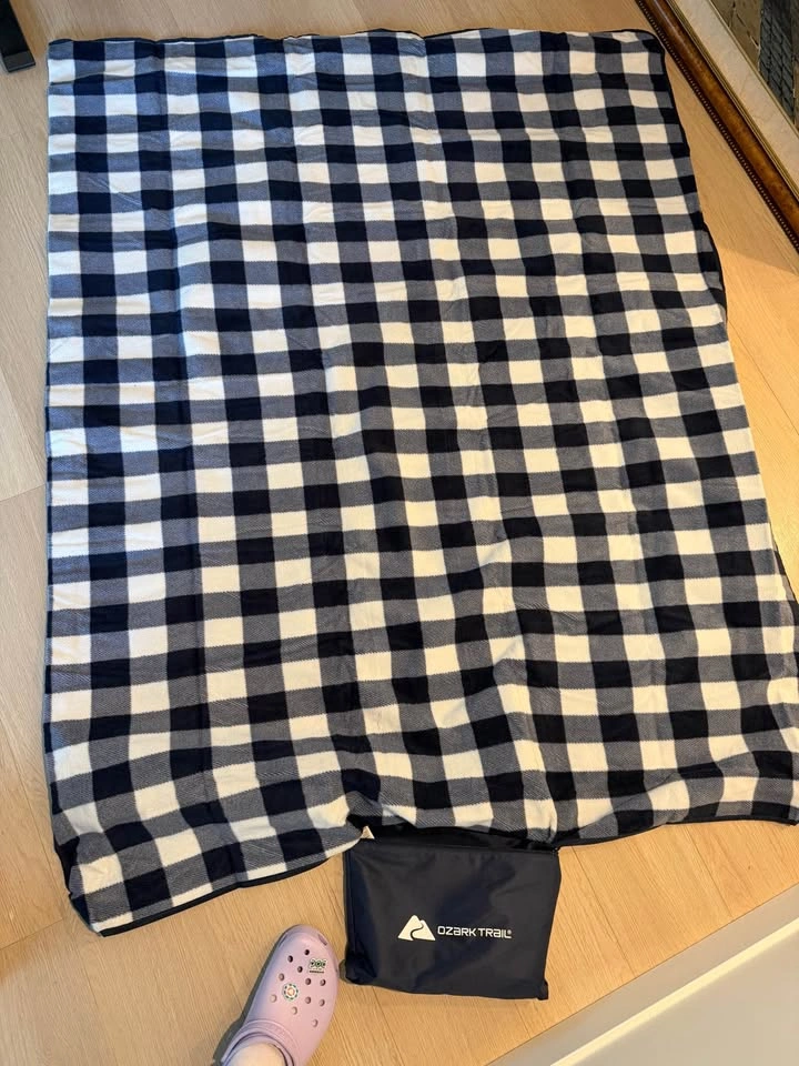 Ozark Trail Picnic Blanket Waterproof Outdoor Camping Mat - photo 2