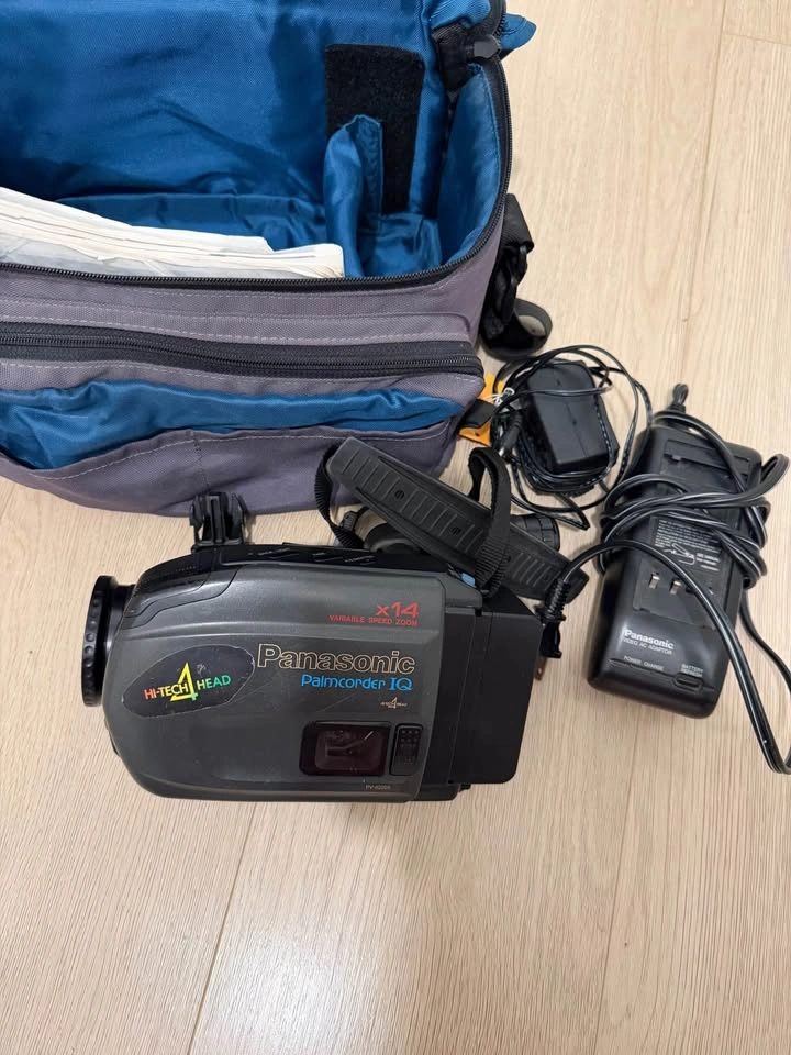 Panasonic PV-IQ205 VHS-C Palmcorder IQ Camcorder w/ Charger Batt - photo 2