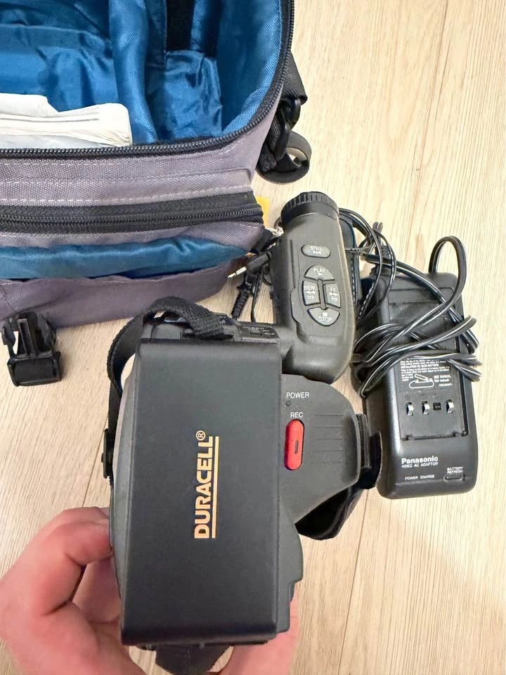 Panasonic PV-IQ205 VHS-C Palmcorder IQ Camcorder w/ Charger Batt - photo 4