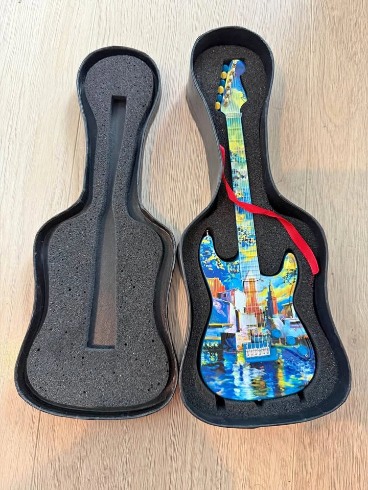 Guitar Mania Rock & Roll Hall Of Fame Mini Fender