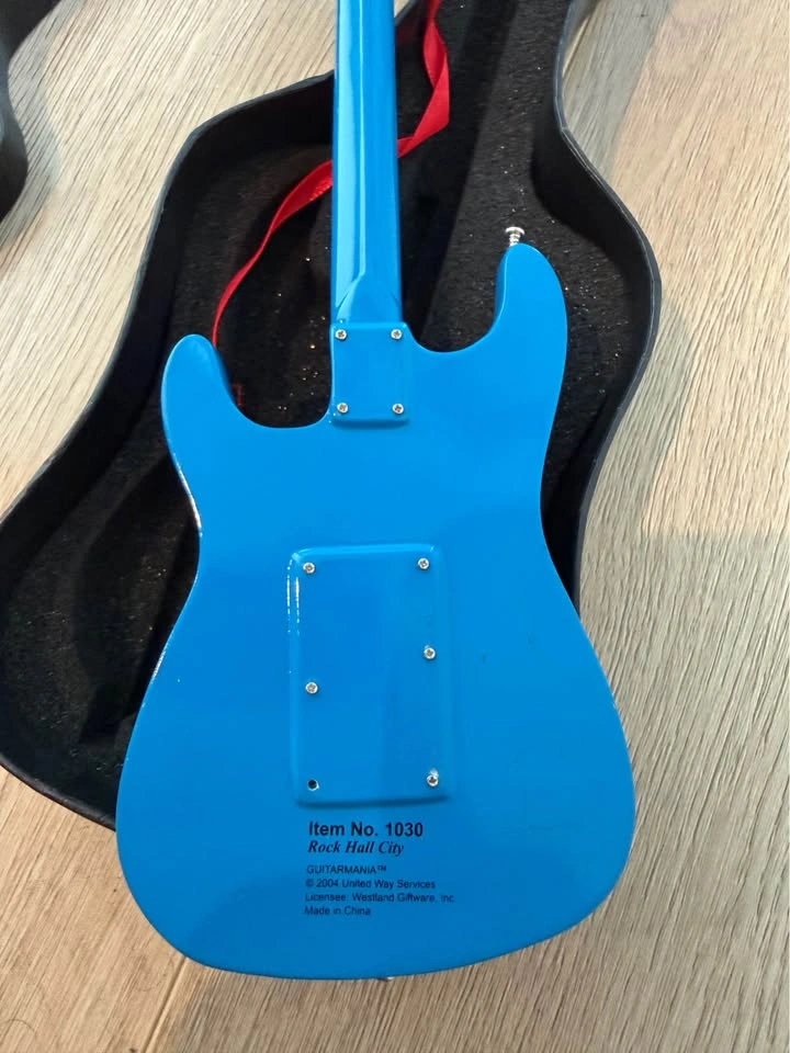 Guitar Mania Rock & Roll Hall Of Fame Mini Fender - photo 3