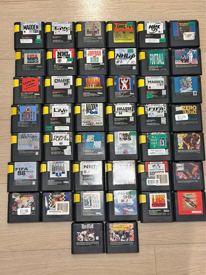 44 Sega Genesis Games Lot: NHL, Madden, FIFA, NBA Live
