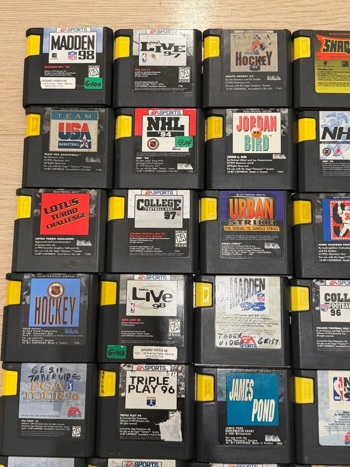 44 Sega Genesis Games Lot: NHL, Madden, FIFA, NBA Live - photo 2