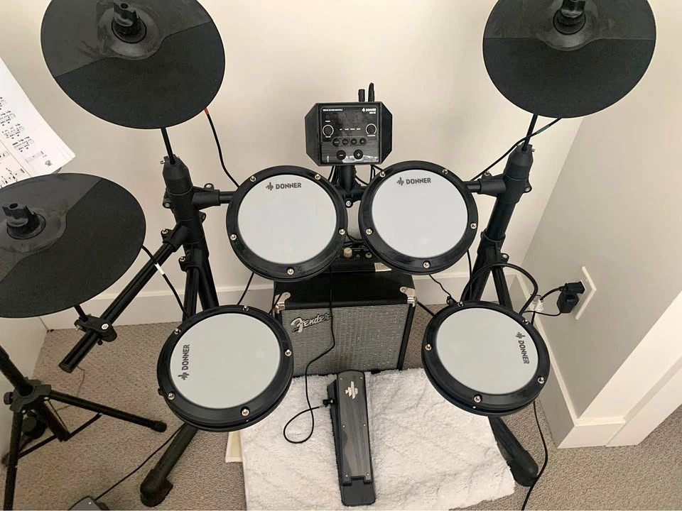 Donner DED-80 & Fender Rumble 15 Amp