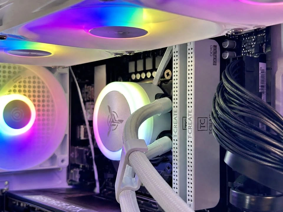 Gaming PC - Intel i7-14700F RTX 5070 32GB RAM