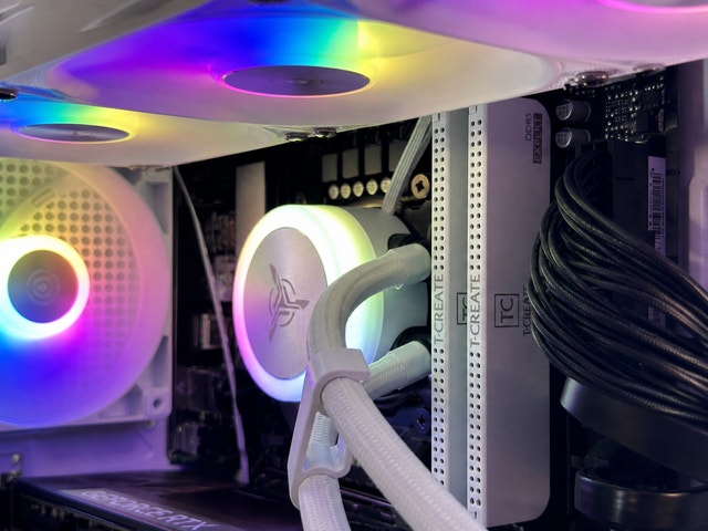 Intel i7-14700F RTX 5070 Gaming PC - photo 2