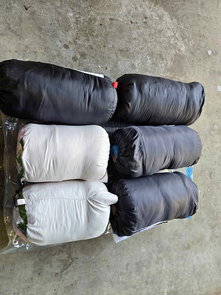 Sleeping bags 4x adults + 2x kids