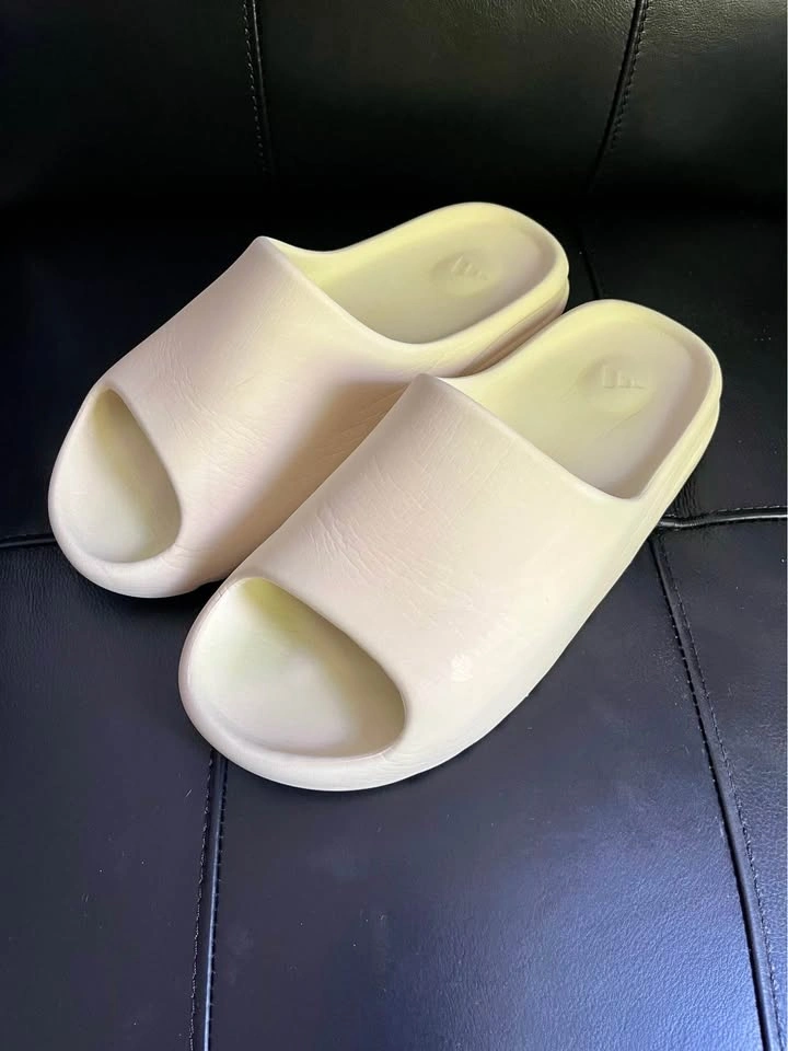 Yeezy Slides by Adidas Mens Size 11 - photo 2