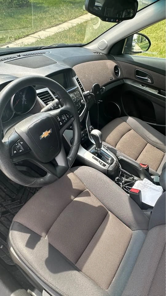 2015 Chevy cruze LT Turbo - photo 2