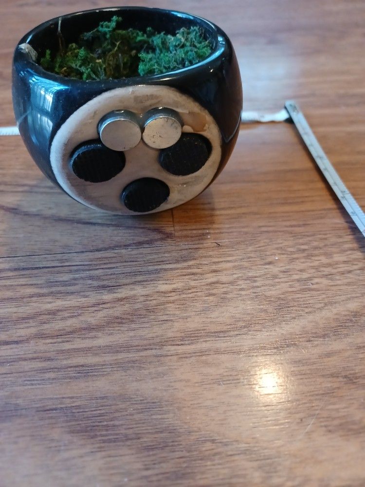 Small Black Ceramic Magnetic Planter - photo 4
