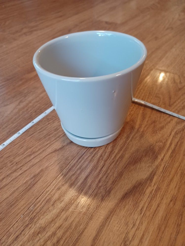 Small Light Gray Ceramic Planter - photo 4