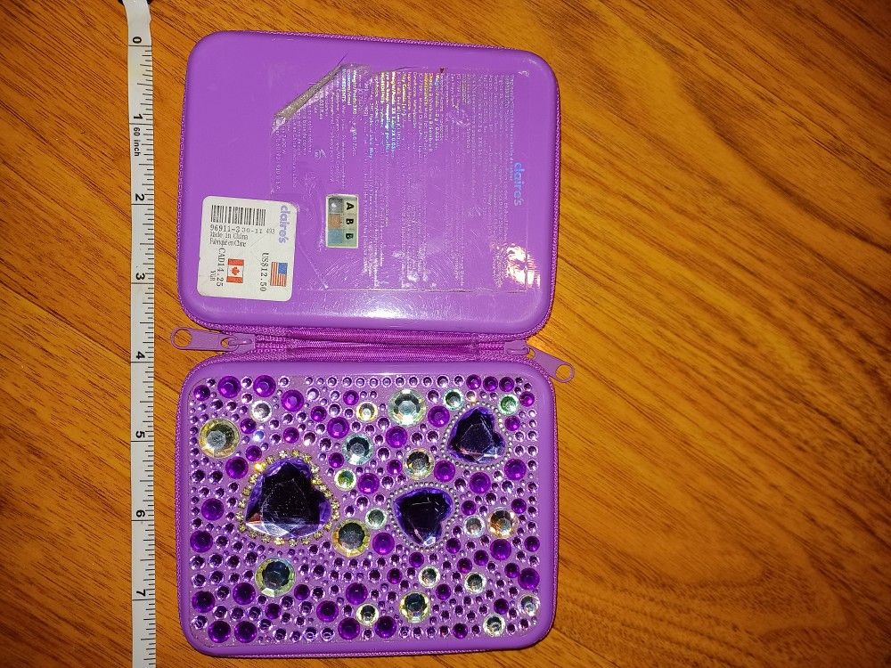 Beautiful Make-up Or Other Case - photo 4