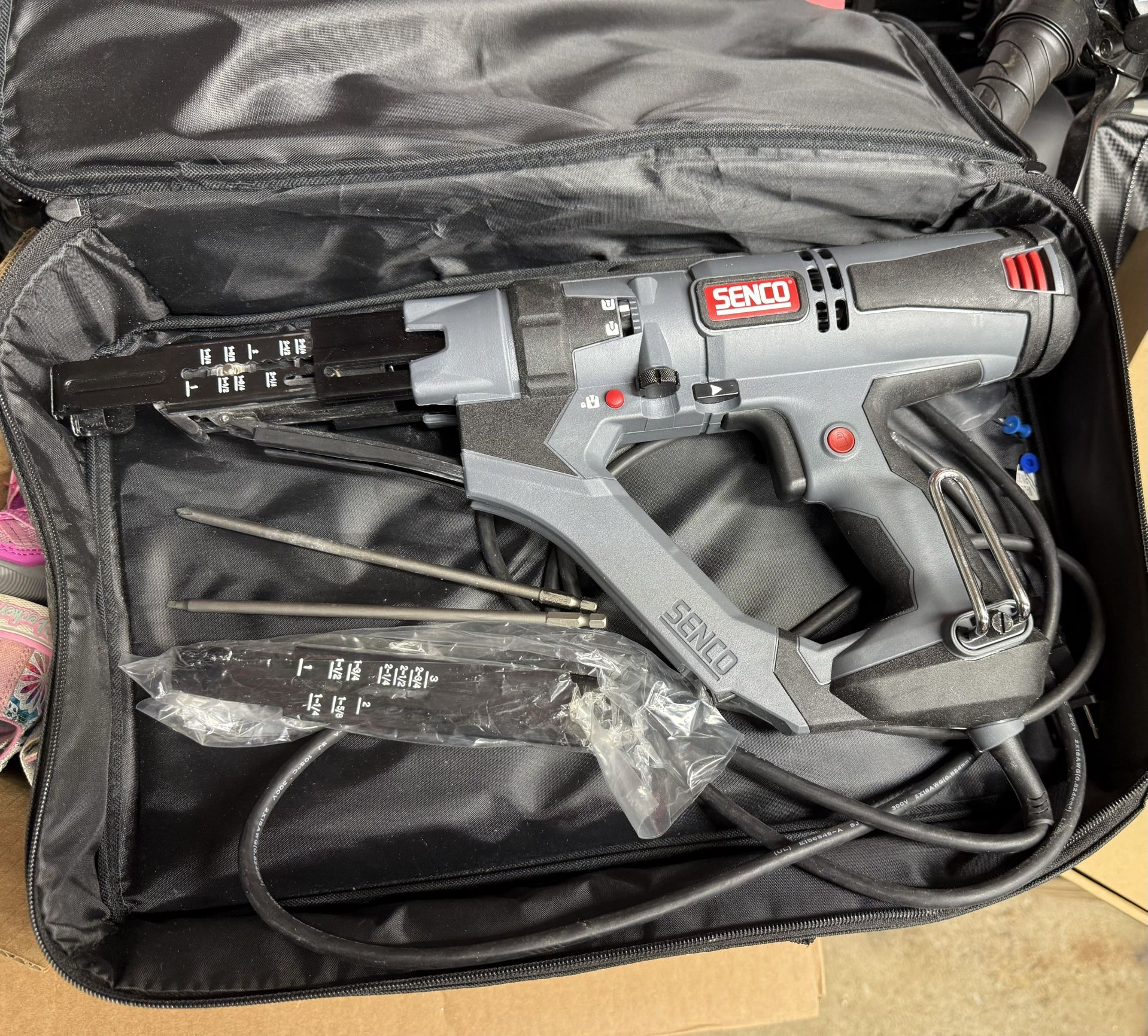 SENCO DS332-AC Auto Feed Screwdriver