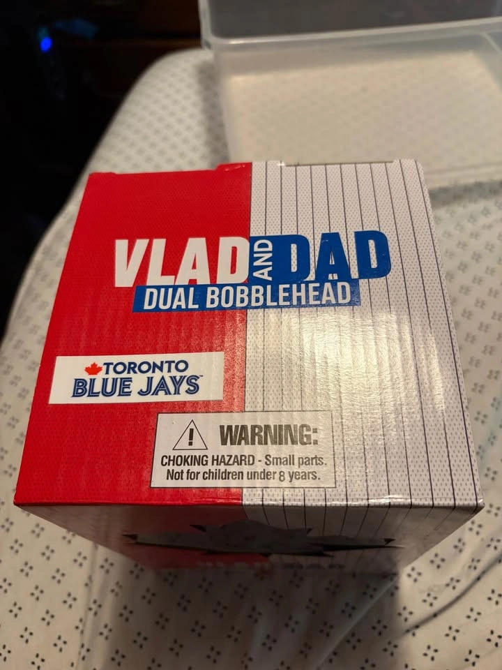 Toronto Blue Jays Vlad and dad bobble head - photo 4