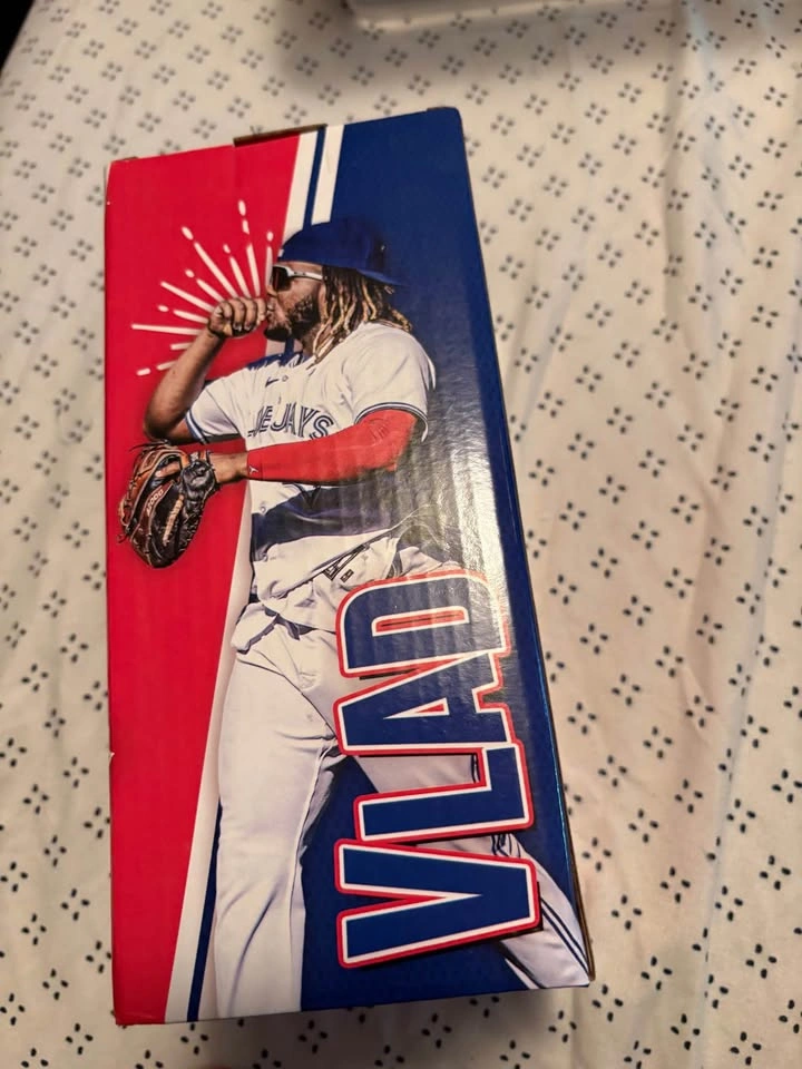 Vladimir Guerrero Jr. "Victory Vlad" Bobblehead - 2022 Toronto B - photo 3