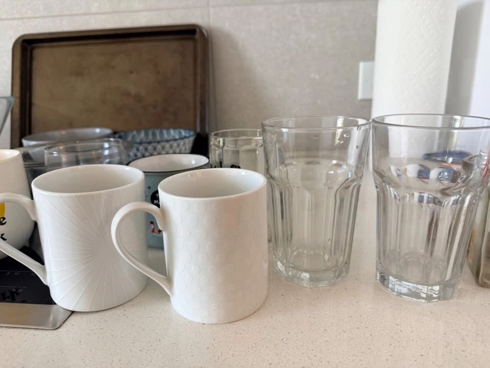 Plates, bowls and cups - photo 3