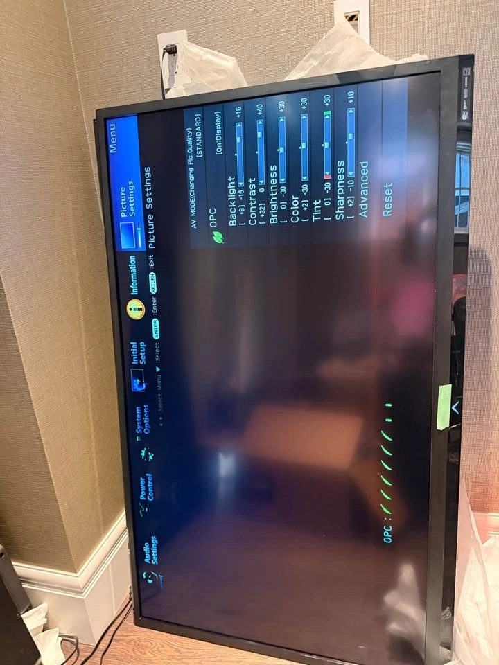 60” Sharp Aquos TV - photo 3