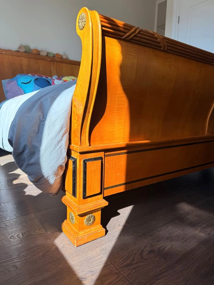 Queen bed frame - photo 2