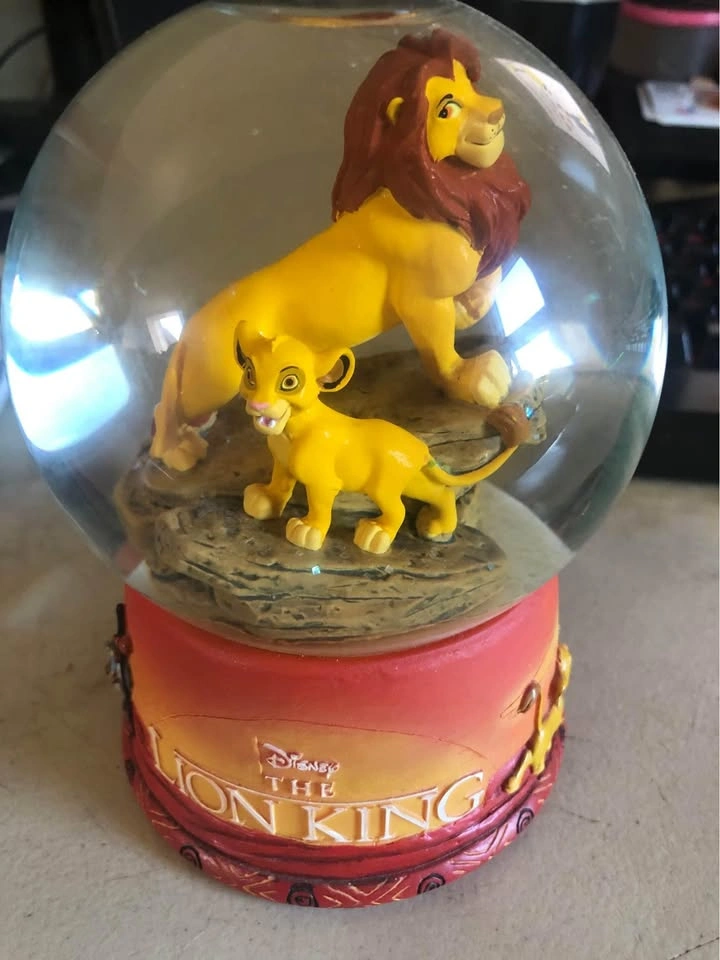 Hallmark Lion King snow globe - photo 3