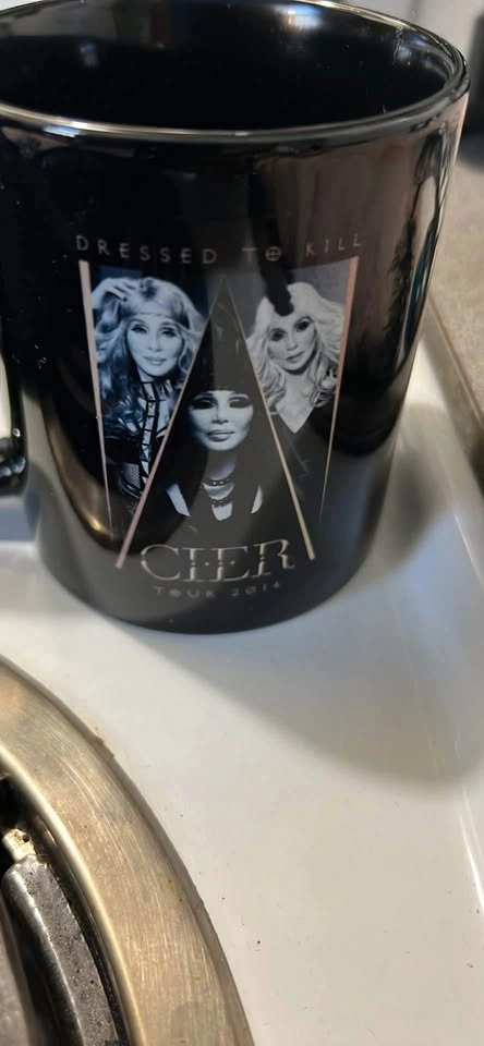 Cher Dressed to Kill bag, towel and mug - photo 3