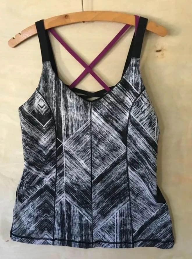 Lululemon tank top with built in bra size 10