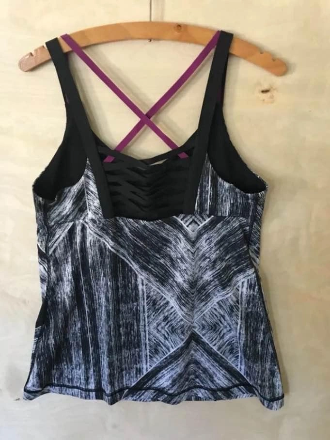 Lululemon tank top with built in bra size 10 - photo 2