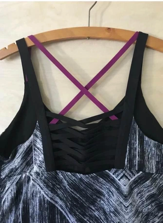 Lululemon tank top with built in bra size 10 - photo 3