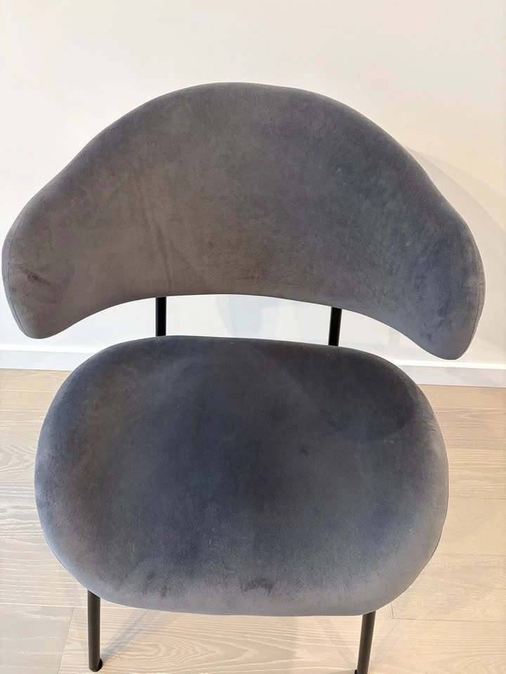 Modern Velvet Accent Chair - Sleek Minimalist Design - photo 5