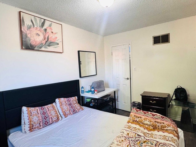 1 bedroom with private full bathroom - photo 2