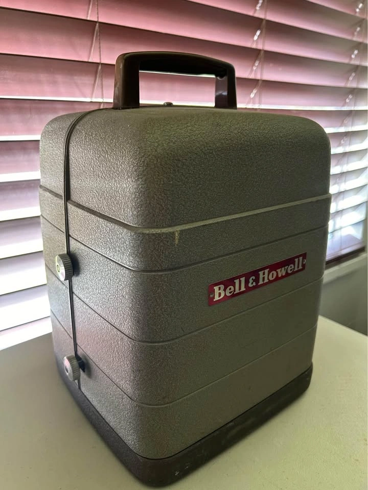 Vintage Bell & Howell Movie Projector - photo 2