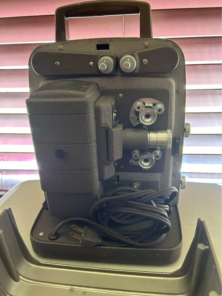 Vintage Bell & Howell Movie Projector - photo 4