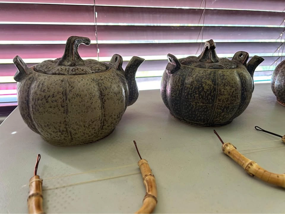 CERAMIC SQUASH TEAPOT $30 EACH - photo 2