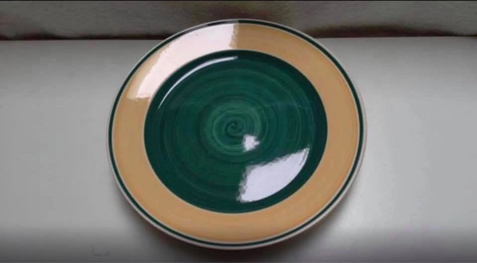 4 hand-painted plates - $30 - photo 3