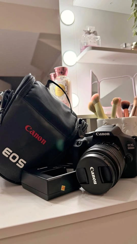 Canon EOS 2000D