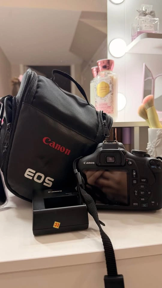 Canon EOS 2000D - photo 2