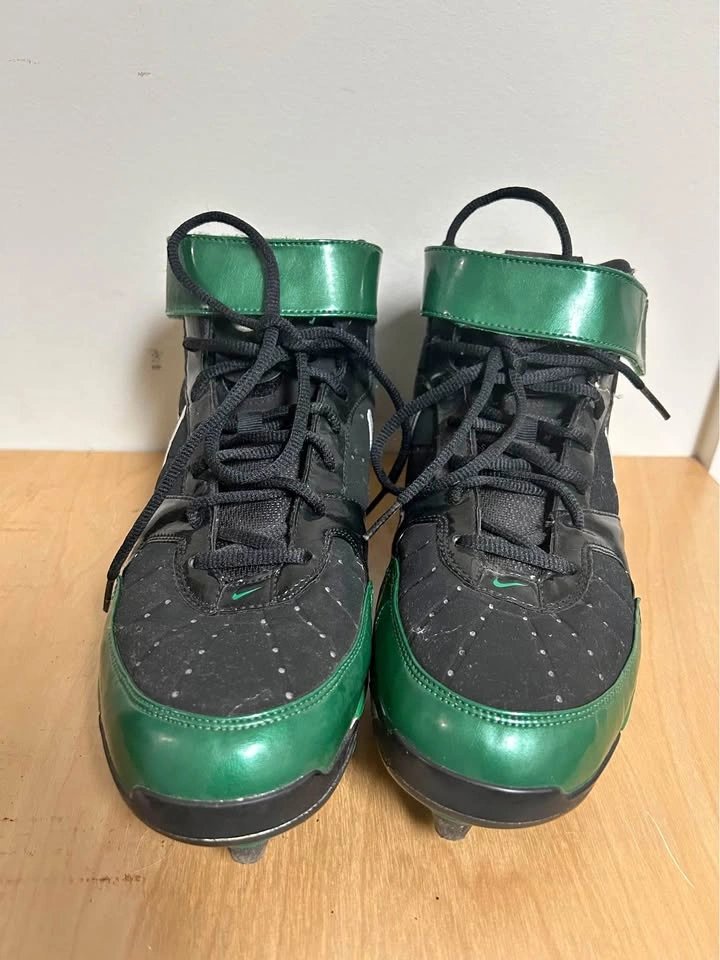 Men’s Nike Air hi-top cleats