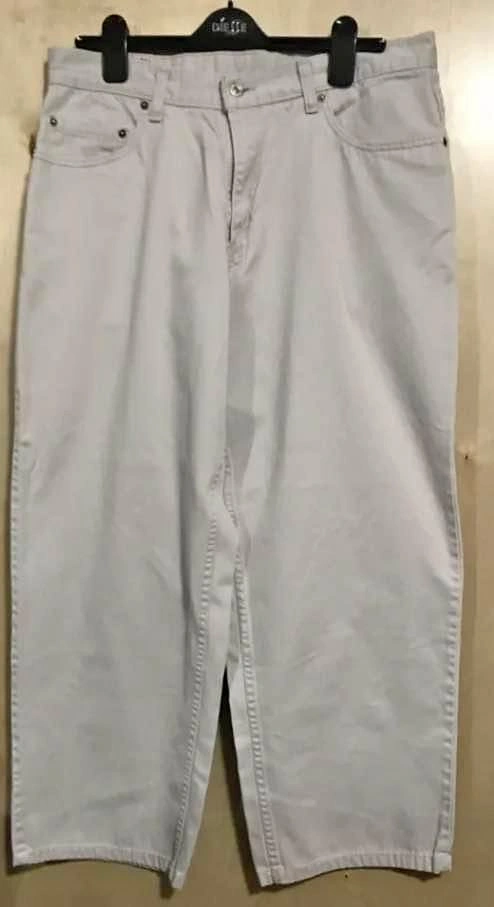 Men’s Levi off-white size 36